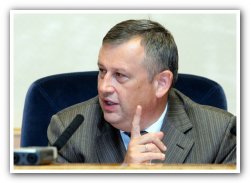 3 июня губернатор Дрозденко ответит на звонки жителей Ленобласти